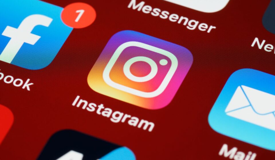 No es suficiente manejar su negocio con redes sociales o anuncios gratuitos